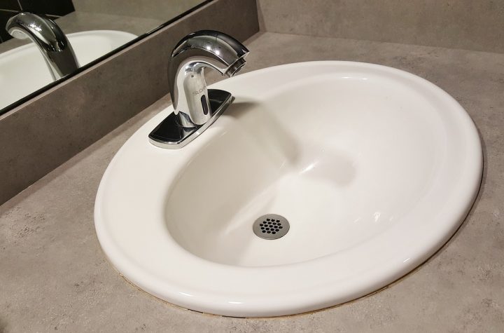 Umywalki do łazienki - jak wybrać idealny model?